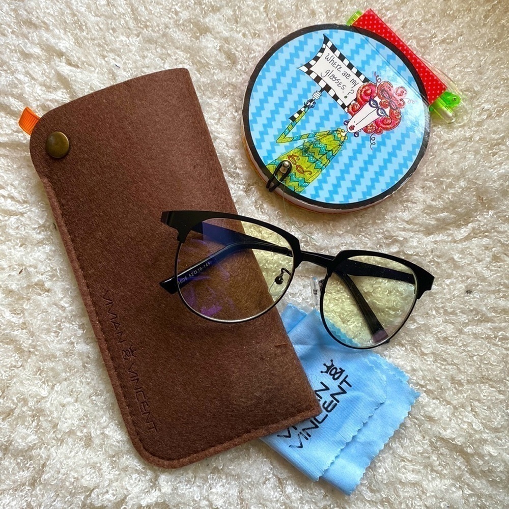 NWOT Vivian and Vincent blue light glasses, and small notebook with pen‌…‌